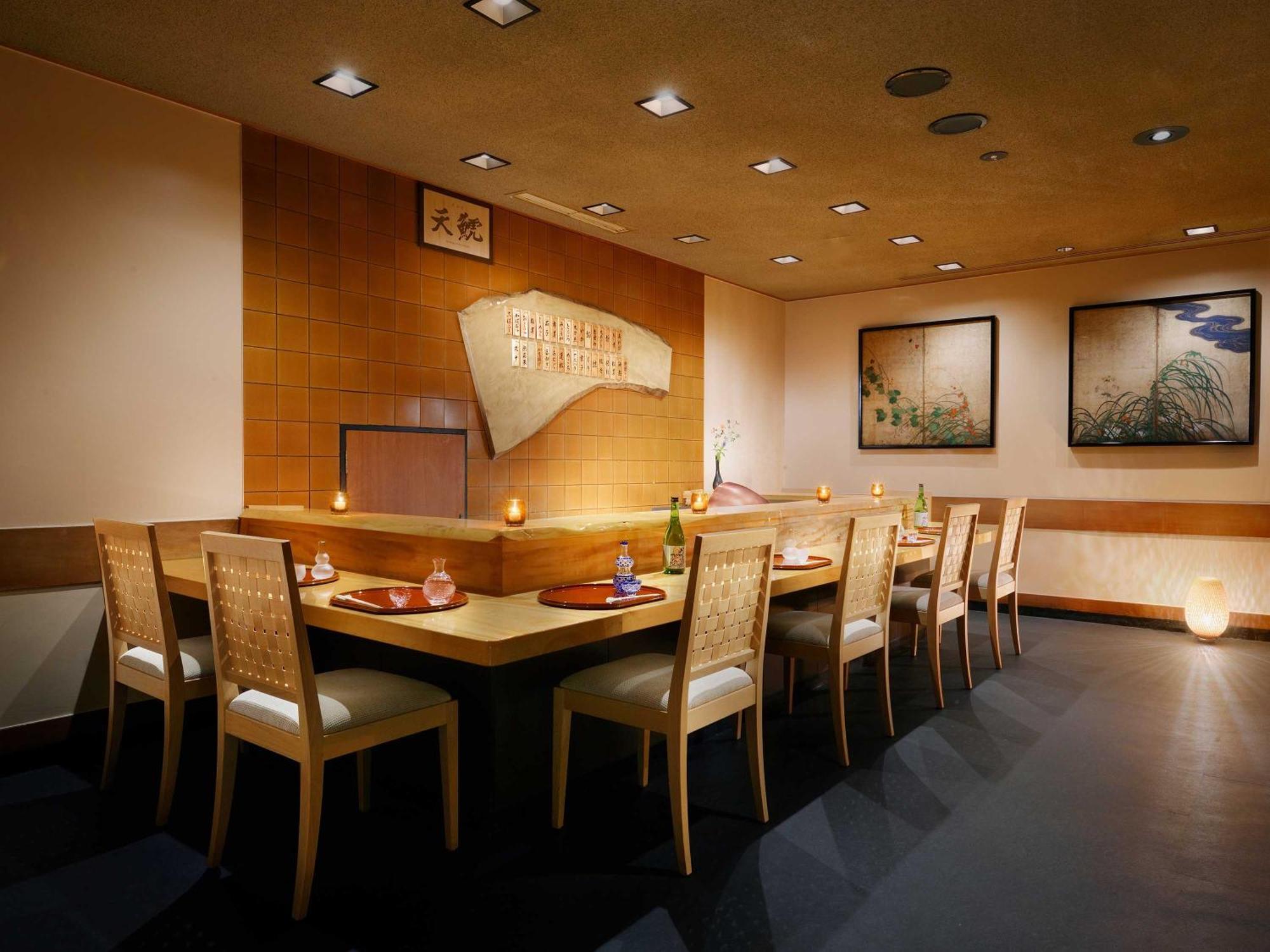 Nagoya Kanko Hotel Zewnętrze zdjęcie Interior of a sushi restaurant in Tokyo